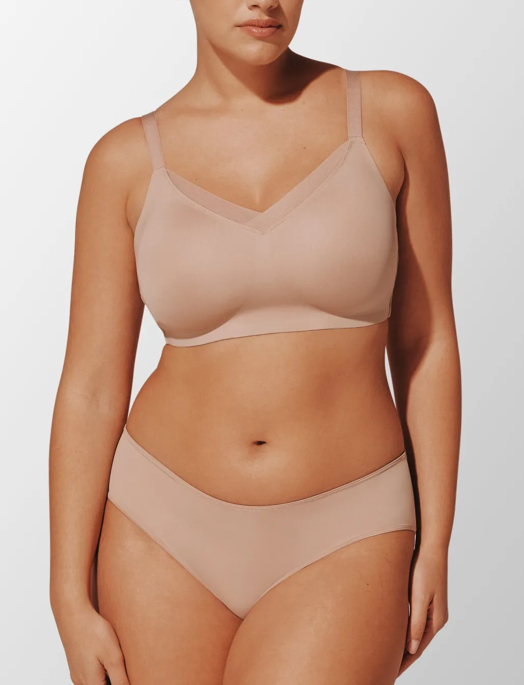 24/7® Classic Wireless Crossover Minimizer Bra