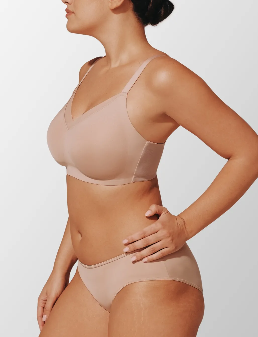 24/7® Classic Wireless Crossover Minimizer Bra