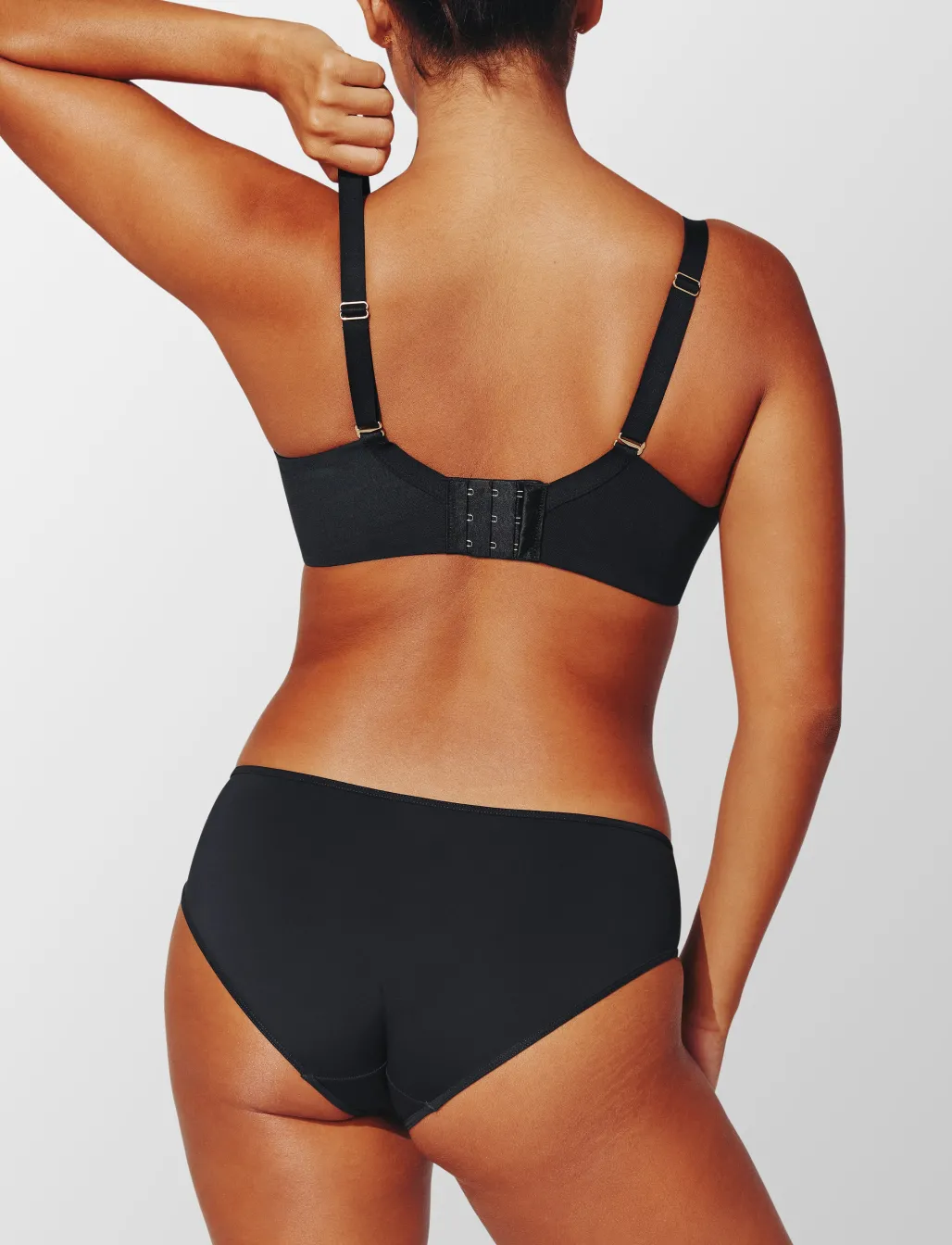 24/7® Classic Wireless Crossover Minimizer Bra