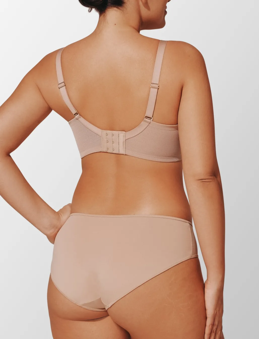 24/7® Classic Wireless Crossover Minimizer Bra